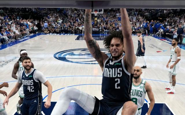 半岛体育官方入口-疯狂菜鸟！莱夫利闪耀总决赛 独行侠摆烂得到他