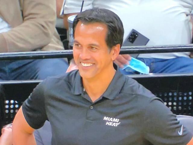 体育平台-四连胜领跑季前赛战绩榜 全员斗士热火志在冲冠