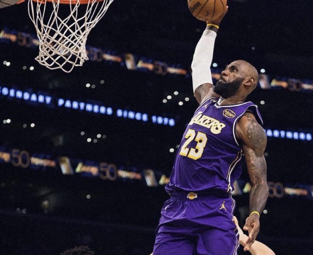 安全可靠-超越斯托克顿，詹姆斯成为NBA历史单场助攻上双的最年长球员